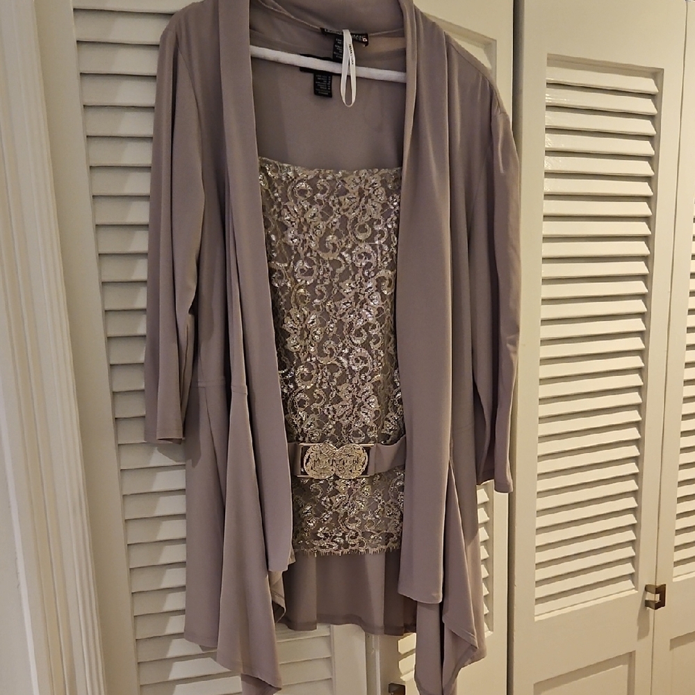 Frank Lyman Metalic Lace Shell With Belt And Flowy Over shirt